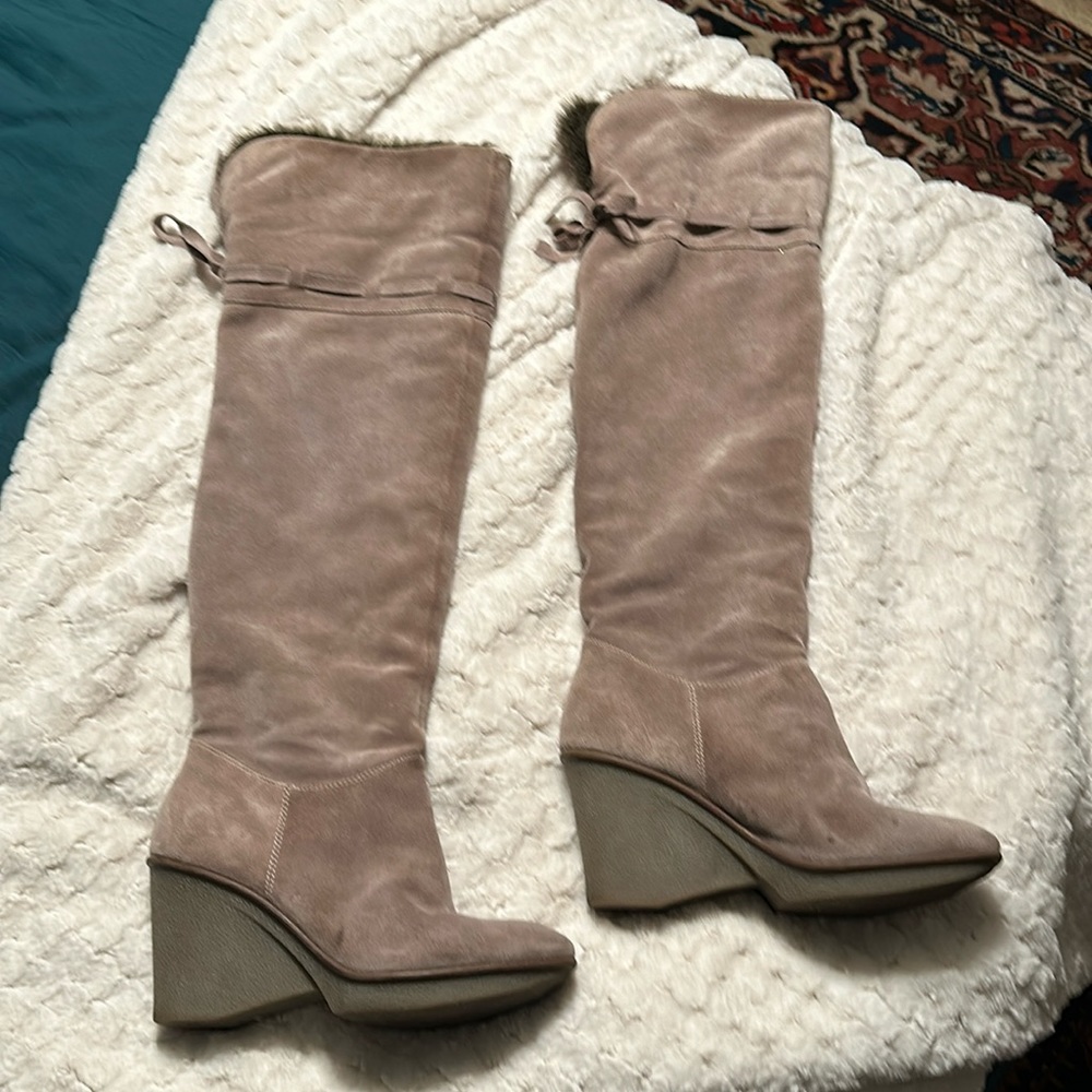 B.Makowsky talk suede boots
